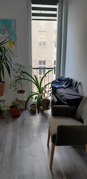 Hochwertig sanierte 2-Zimmer-Wohnung mit großer Terrasse und Aufzug in Pankow/Weißensee — photo 1